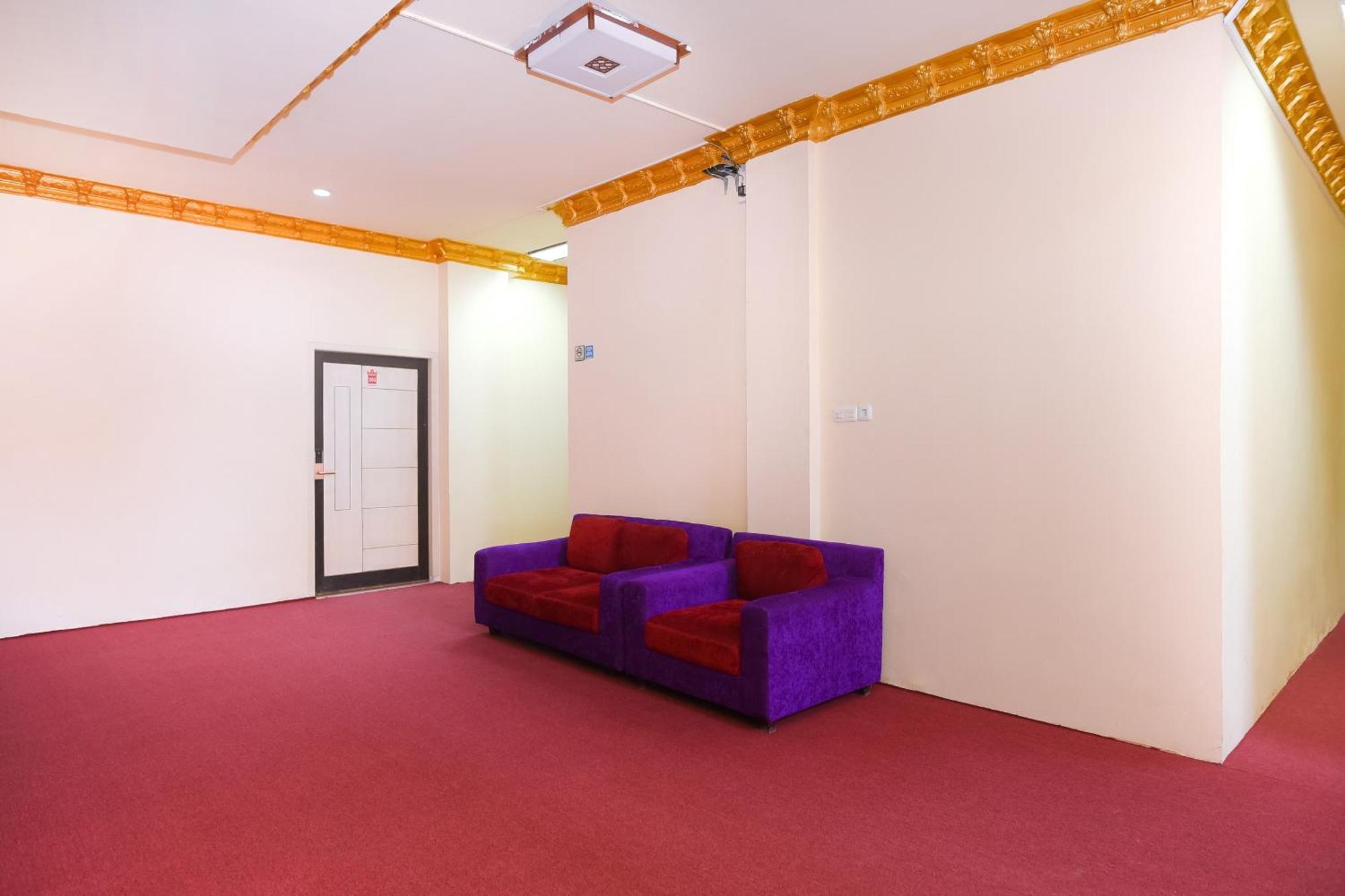 בנדה אקה Capital O 854 Ub Caisar Hotel מראה חיצוני תמונה